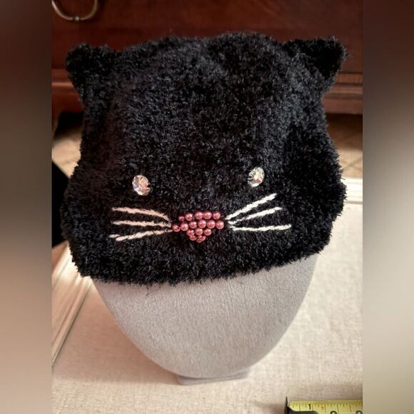 Soft black beanie hat with cat face embellishments and ears NWOT - Picture 1 of 7